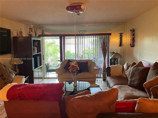 3511 Inverrary Dr # 303, Lauderhill FL 33319