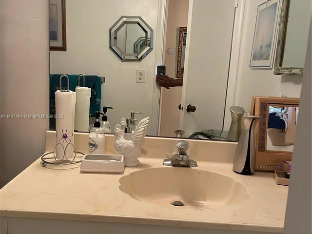 3511 Inverrary Dr # 303, Lauderhill FL 33319