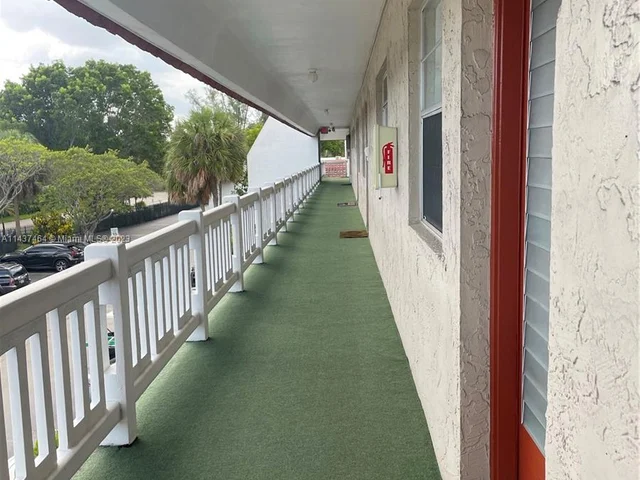 3511 Inverrary Dr # 303, Lauderhill FL 33319