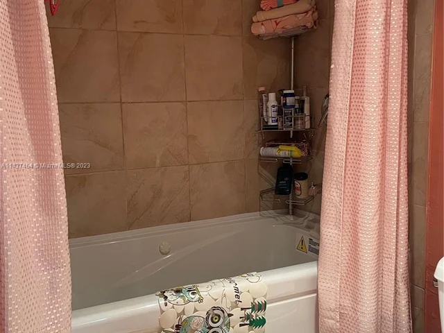 3511 Inverrary Dr # 303, Lauderhill FL 33319