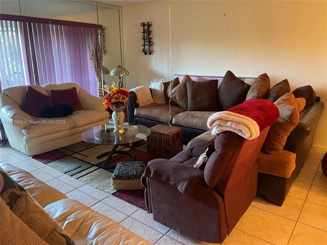 3511 Inverrary Dr # 303, Lauderhill FL 33319