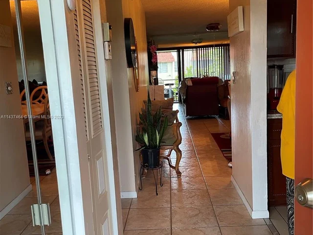 3511 Inverrary Dr # 303, Lauderhill FL 33319