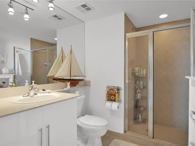 335 S Biscayne Blvd # 2312, Miami FL 33131