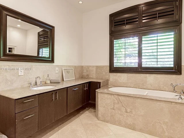 1051 NE 89th St, Miami FL 33138