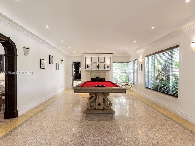 1051 NE 89th St, Miami FL 33138