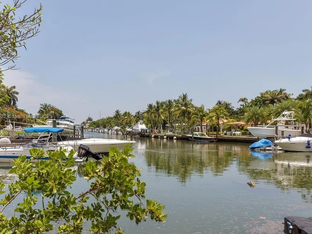 1051 NE 89th St, Miami FL 33138