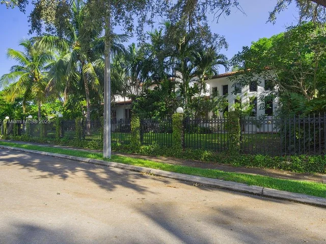 1051 NE 89th St, Miami FL 33138