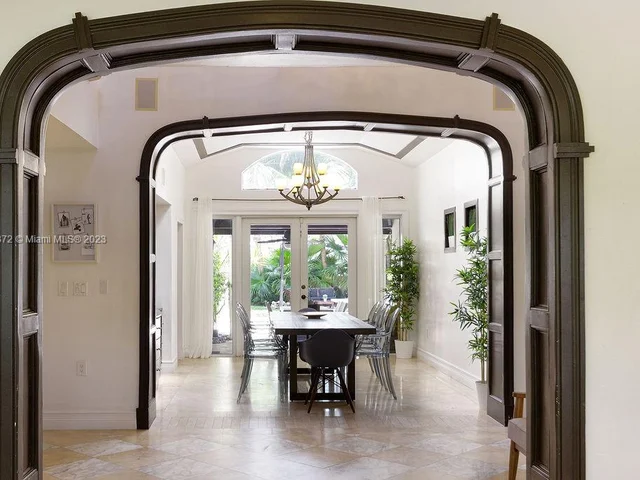 1051 NE 89th St, Miami FL 33138