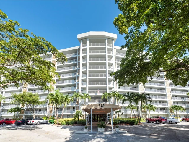 625 Oaks Dr # 202, Pompano Beach FL 33069