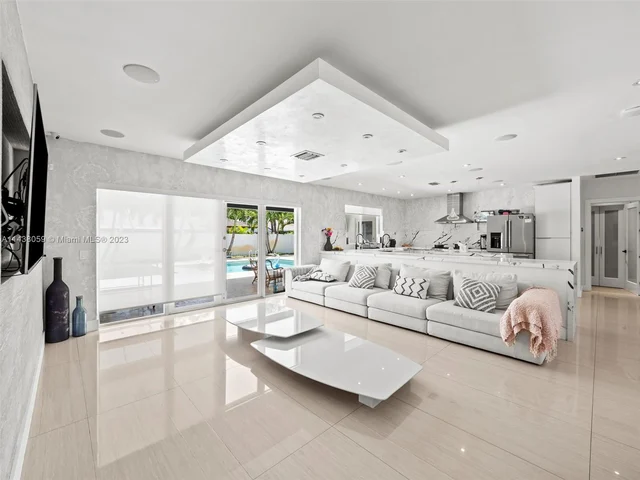 2120 NE 208th St, Miami FL 33179