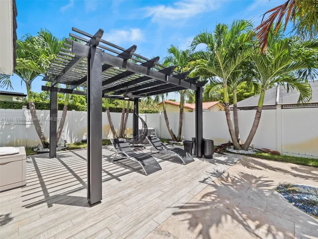 2120 NE 208th St, Miami FL 33179