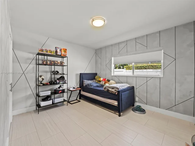 2120 NE 208th St, Miami FL 33179