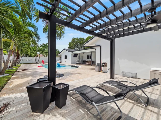 2120 NE 208th St, Miami FL 33179