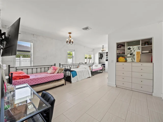 2120 NE 208th St, Miami FL 33179