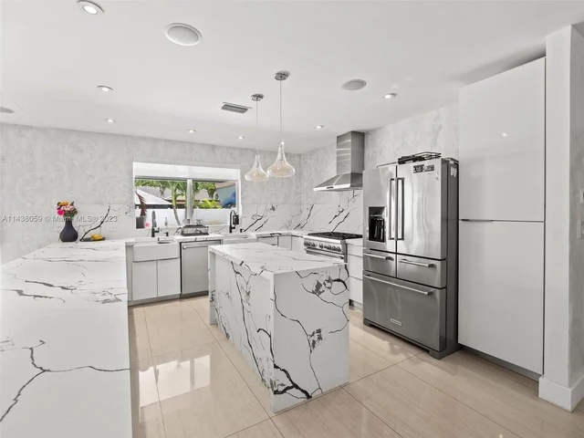 2120 NE 208th St, Miami FL 33179