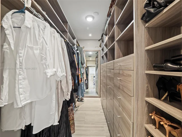 2120 NE 208th St, Miami FL 33179