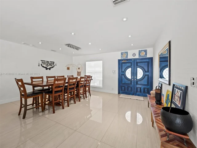 2120 NE 208th St, Miami FL 33179