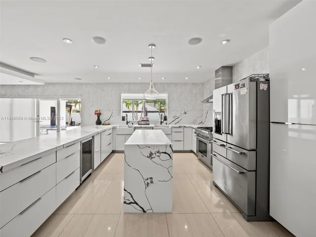 2120 NE 208th St, Miami FL 33179