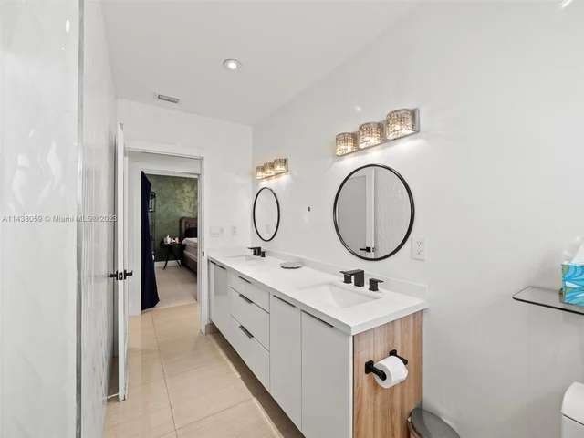 2120 NE 208th St, Miami FL 33179