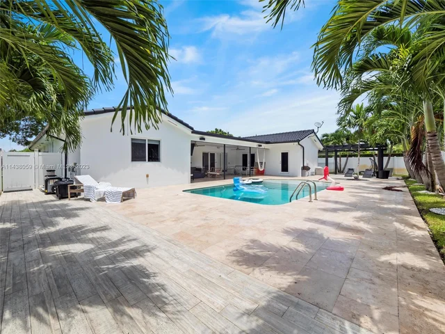 2120 NE 208th St, Miami FL 33179