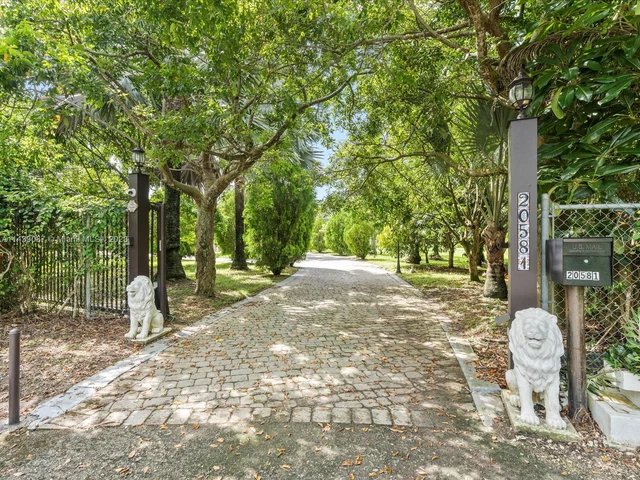 20571 SW 140th Ave, Miami FL 33177