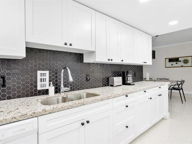 3801 S Ocean Dr # 1A, Hollywood FL 33019