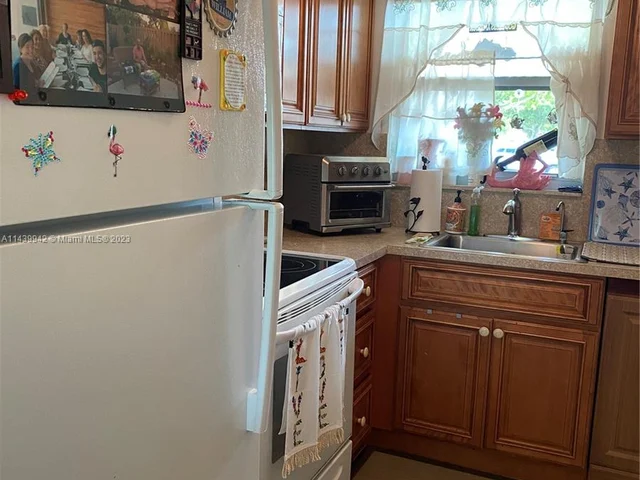 8345 Sunrise Lakes Blvd # 103, Sunrise FL 33322