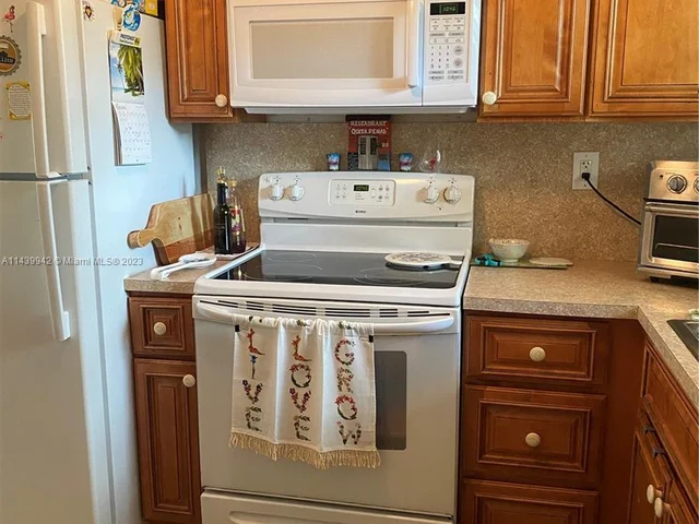 8345 Sunrise Lakes Blvd # 103, Sunrise FL 33322