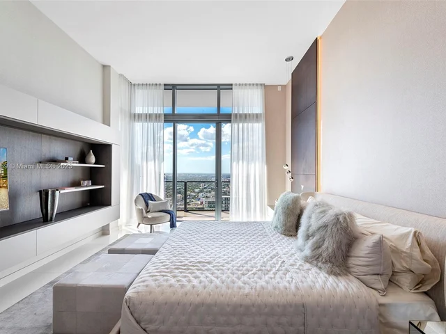 68 SE 6th Street, Miami FL 33131