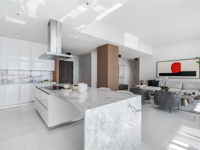 68 SE 6th Street, Miami FL 33131