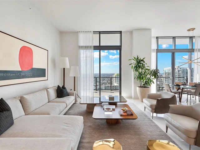 68 SE 6th Street, Miami FL 33131