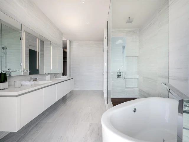 68 SE 6th Street, Miami FL 33131