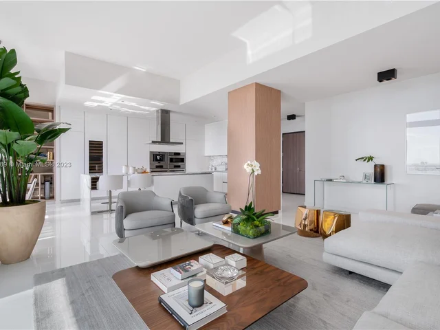 68 SE 6th Street, Miami FL 33131