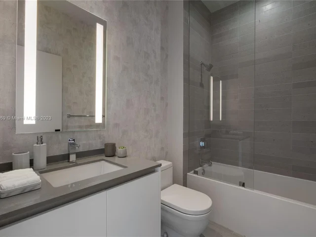 68 SE 6th Street, Miami FL 33131