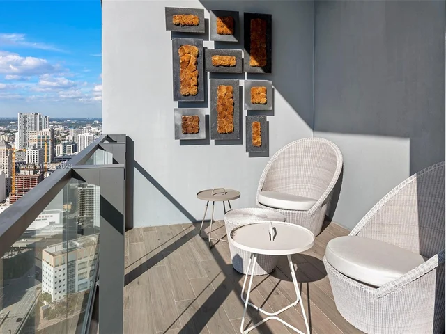 68 SE 6th Street, Miami FL 33131