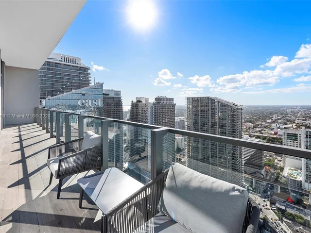 68 SE 6th Street, Miami FL 33131