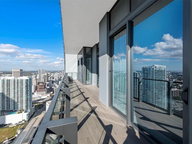 68 SE 6th Street, Miami FL 33131