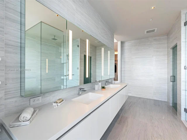 68 SE 6th Street, Miami FL 33131