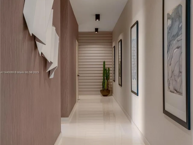 68 SE 6th Street, Miami FL 33131