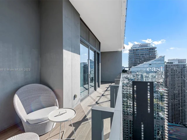 68 SE 6th Street, Miami FL 33131