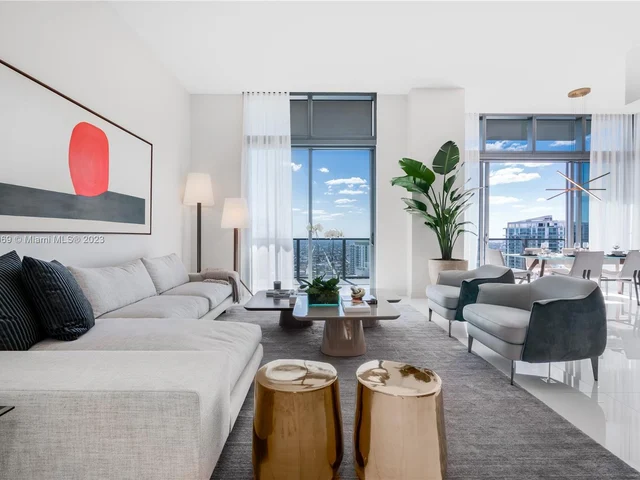 68 SE 6th Street, Miami FL 33131