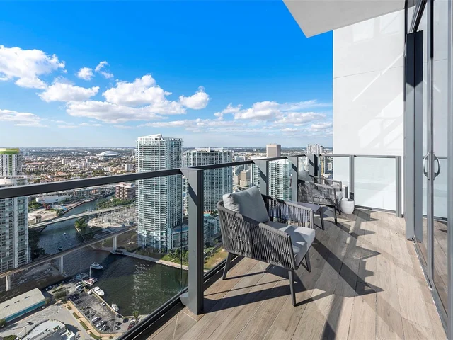 68 SE 6th Street, Miami FL 33131