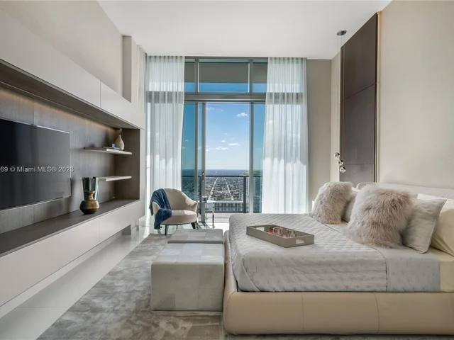 68 SE 6th Street, Miami FL 33131