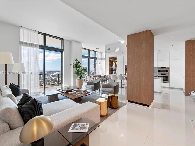 68 SE 6th Street, Miami FL 33131