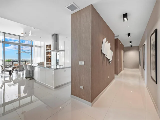 68 SE 6th Street, Miami FL 33131