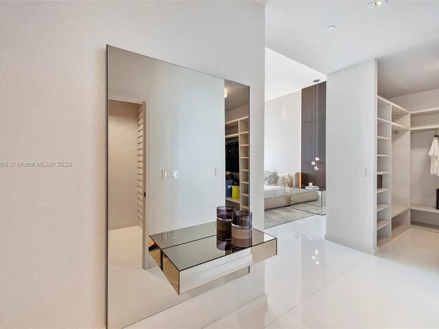 68 SE 6th Street, Miami FL 33131