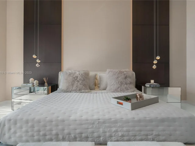 68 SE 6th Street, Miami FL 33131