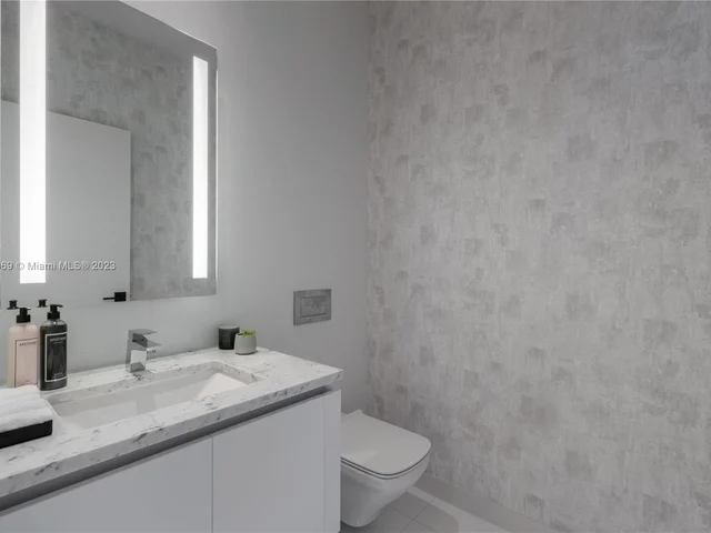 68 SE 6th Street, Miami FL 33131