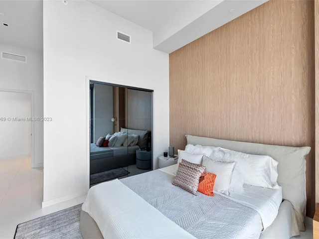 68 SE 6th Street, Miami FL 33131