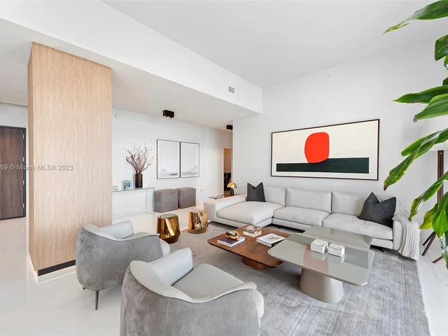 68 SE 6th Street, Miami FL 33131